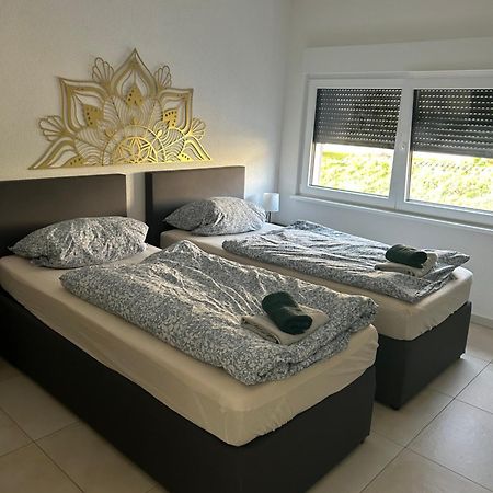 Ferienhaus Weitblick Санкт-Вендель Экстерьер фото